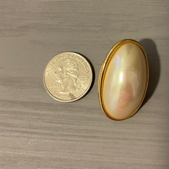 Vintage Large Faux Pearl Stud Oval Gold-Tone Earrings - Picture 3 of 5